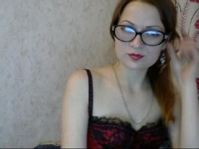 Hotttbaby17 Female Webcam Medium Tits Caucasian Straight Redhead