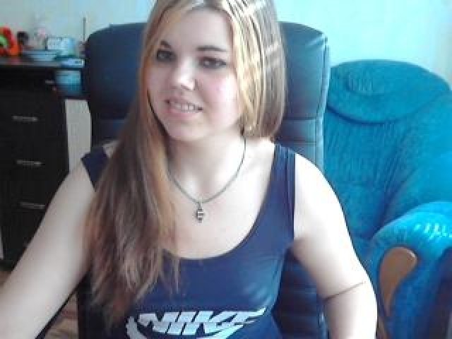 Kisszkissaa Brunette Webcam Model Brown Eyes Webcam Female