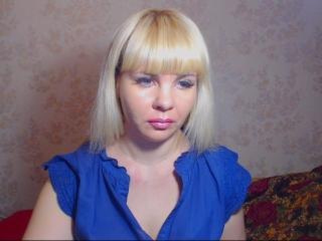 Amalie09 Blonde Caucasian Female Webcam Gray Eyes Medium Tits
