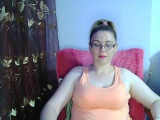 Aylinna2 Female Brown Eyes Wet Webcam Model Medium Tits Straight