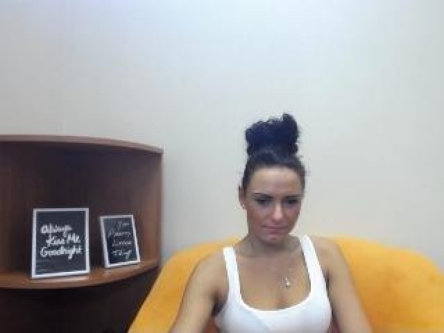 EmilyXLove Webcam Model Pussy Female Brunette Straight Babe