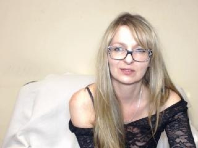 TessxSHOW Caucasian Webcam Model Private Mature Blue Eyes Straight