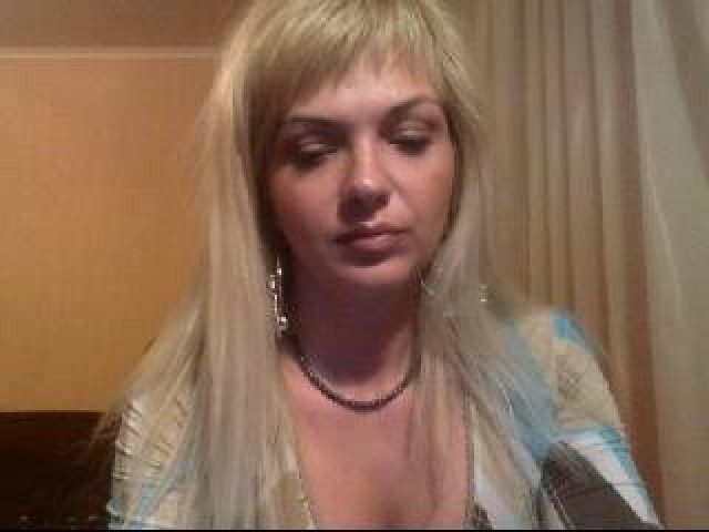 Coffeowl Female Caucasian Medium Tits Pussy Babe Webcam Model