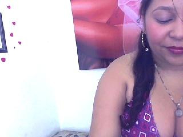 Dyannela Webcam Model Hispanic Latino Female Large Tits Brown Eyes