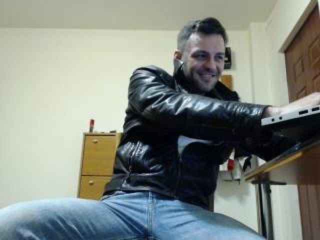WhispersFun Webcam Male Caucasian Trimmed Pussy Brown Eyes Brunette