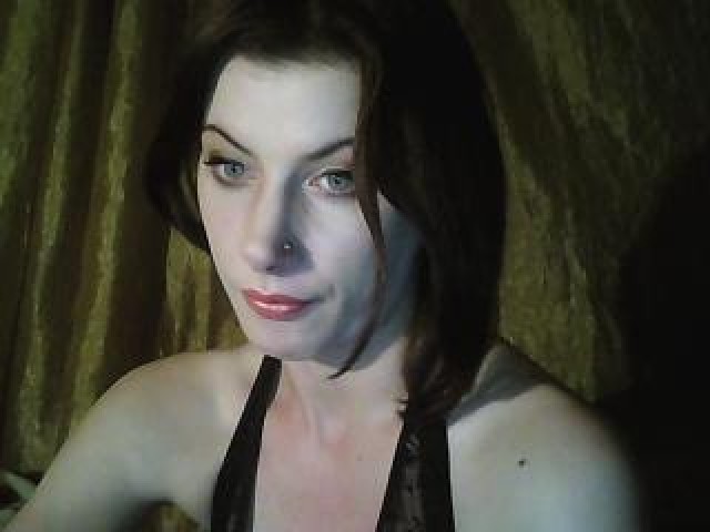 Liussyy Caucasian Babe Shaved Pussy Green Eyes Webcam Model Tits
