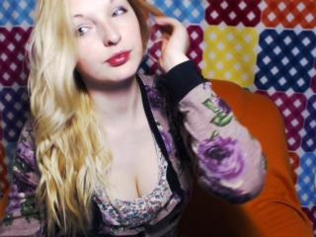 RoxySweet Tits Blonde Webcam Model Webcam Teen Female Blue Eyes