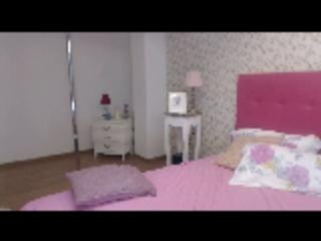 TiaMendes Webcam Model Curvy Caucasian Tits Straight Pussy Brunette