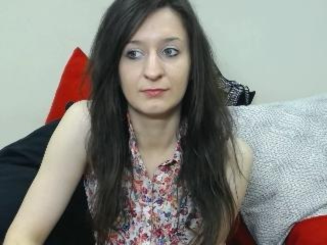 TracyCute Shaved Pussy Caucasian Babe Brown Eyes Webcam Model