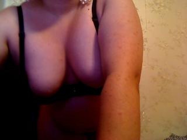 LaylaDream Webcam Model Babe Blue Eyes Female Caucasian Medium Tits