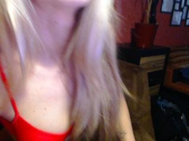 Goldy Live Blue Eyes Pussy Female Caucasian Model Webcam Medium Tits