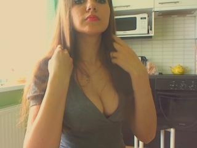 Delight_Vikki Brunette Caucasian Webcam Trimmed Pussy Pussy Straight