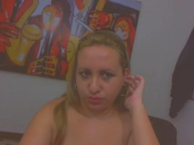 HappyBetty Latina Pussy Webcam Latino Female Blonde Brown Eyes Babe