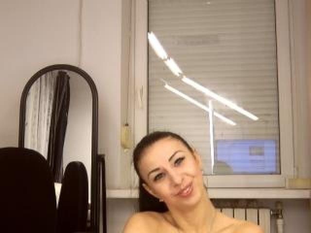 Xkristalx Live Webcam Trimmed Pussy Caucasian Babe Model Brunette