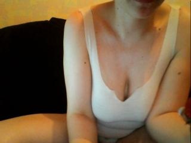 Karina313 Female Webcam Caucasian Medium Tits Tits Shaved Pussy