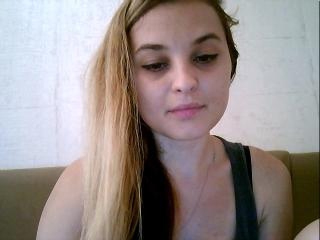 LexiLynn Female Webcam Brown Eyes Shaved Pussy Caucasian