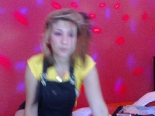 Jessismile23 Brown Eyes Straight Tits Blonde Webcam Model Caucasian Teen