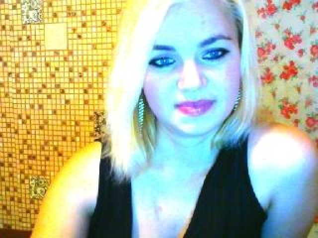 Icebabyxll Shaved Pussy Pussy Female Blue Eyes Teen Webcam Model