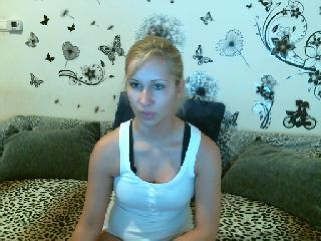 KaceyKandizz Female Shaved Pussy Blonde Webcam Model Caucasian