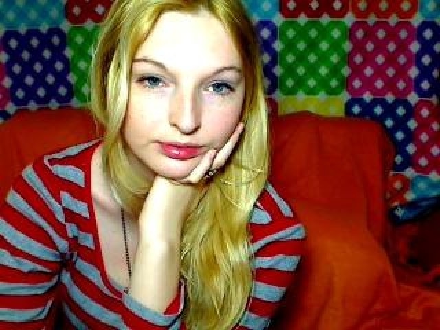 RoxySweet Medium Tits Female Webcam Caucasian Webcam Model Tits