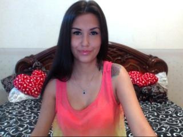 DidiMonroe Pussy Webcam Model Brunette Teen Female Medium Tits