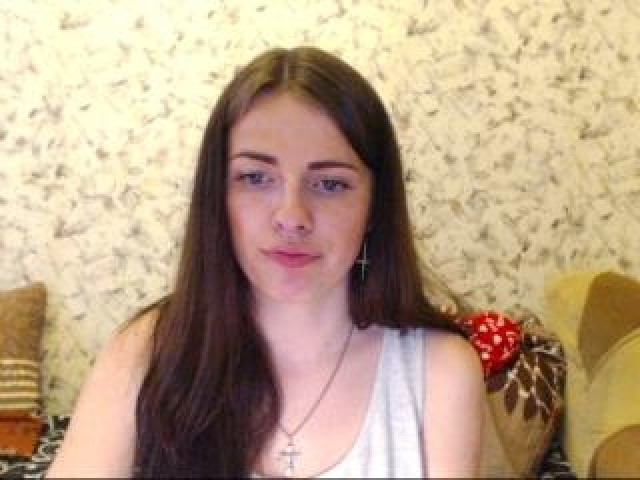 VictorySugar Brunette Straight Blue Eyes Female Webcam Model Caucasian