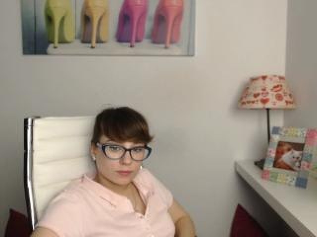 Hailee19 Female Webcam Straight Shaved Pussy Caucasian Webcam Model