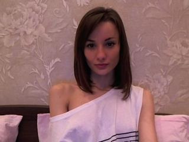 LovelyElla Babe Shaved Pussy Pussy Webcam Brunette Brown Eyes