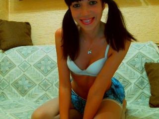 AhhLarena Female Brunette Caucasian Pussy Straight Webcam Green Eyes