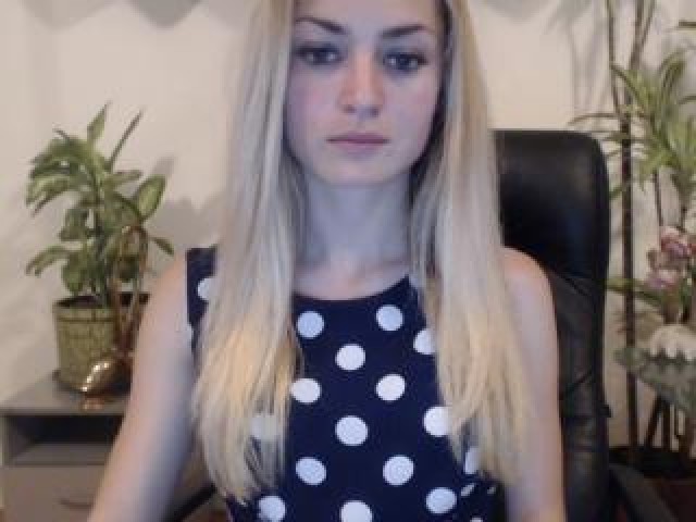 Sweetdezire Female Webcam Model Shaved Pussy Male Caucasian Teen Blonde