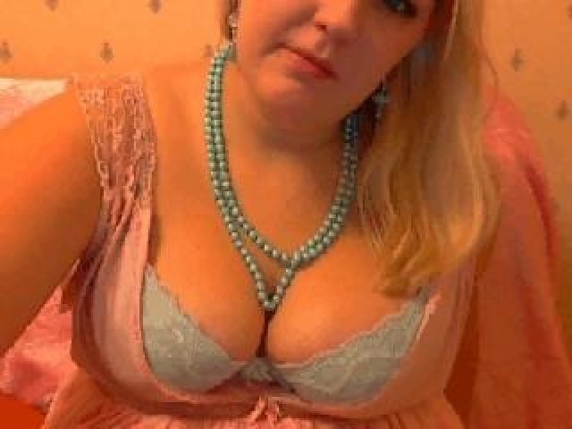 BlondeBBW Shaved Pussy Webcam Model Caucasian Babe Blonde Pussy
