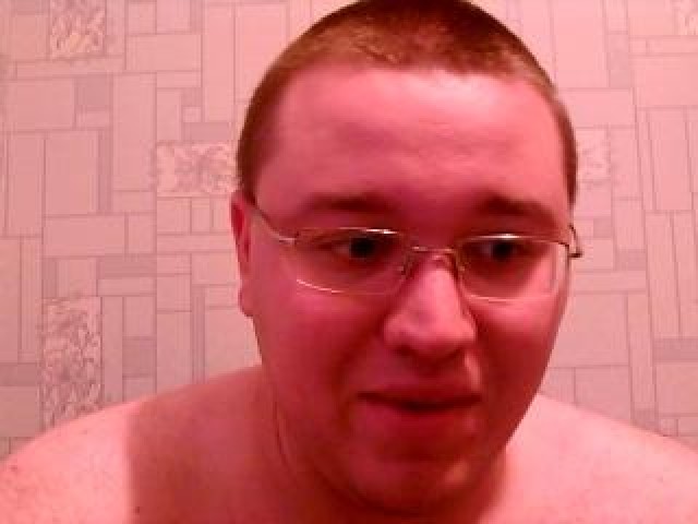 Snoopydog Live Shaved Pussy Male Brunette Webcam Model Brown Eyes