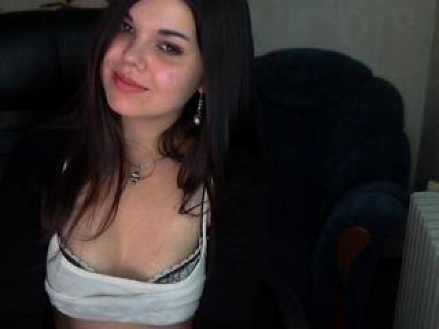 Kisszkissaa Shaved Pussy Tits Female Brown Eyes Teen Webcam Brunette