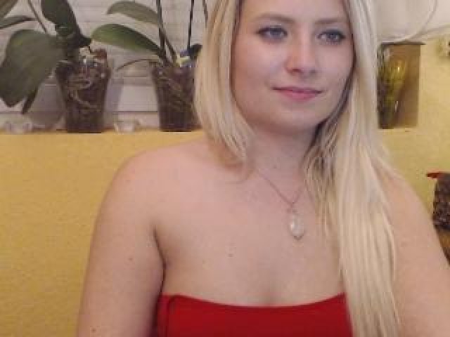 SiennaGold Medium Tits Tits Female Blue Eyes Webcam Model Kissing