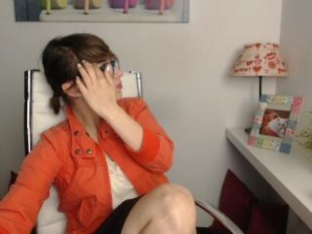 Hailee19 Female Pussy Brunette Teen Straight Tits Webcam Medium Tits