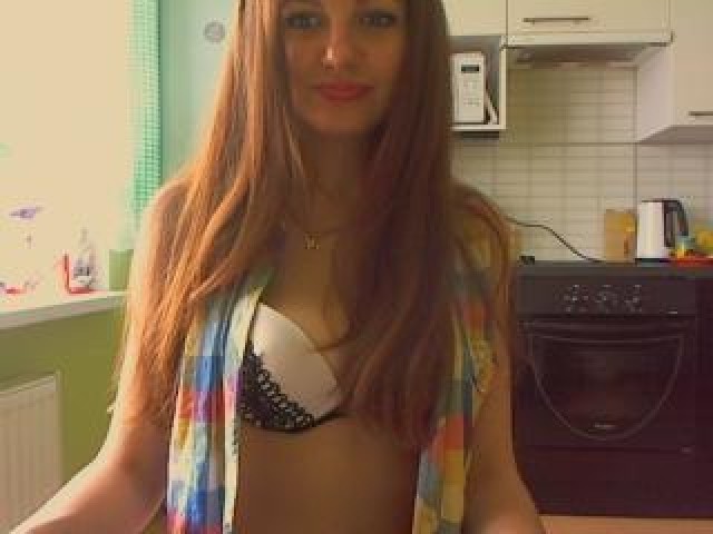 Delight_Vikki Female Webcam Model Webcam Straight Trimmed Pussy Caucasian