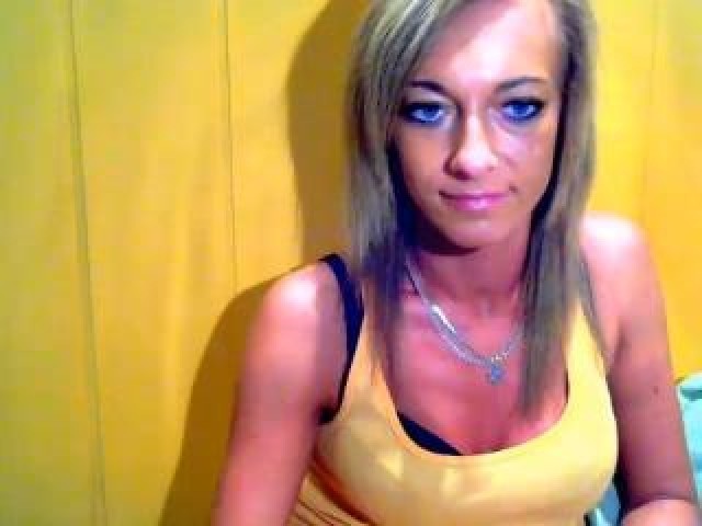 KinkyLeah Caucasian Straight Webcam Model Tits Blonde Blue Eyes