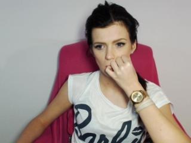 Chantellle Brunette Babe Webcam Green Eyes Female Webcam Model