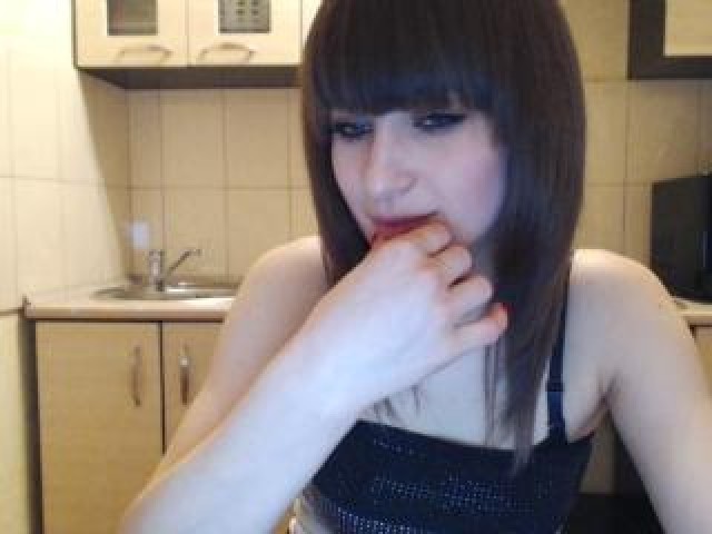 Alya555 Caucasian Shaved Pussy Pussy Webcam Female Blue Eyes