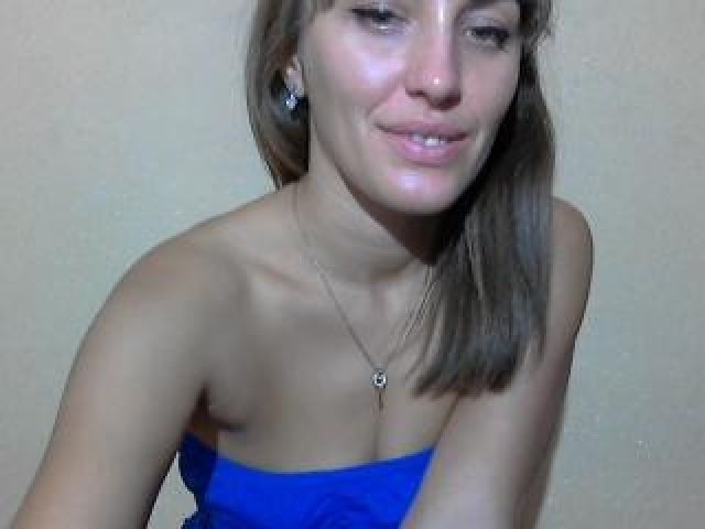 Tina202 Shaved Pussy Brown Eyes Female Webcam Model Medium Tits