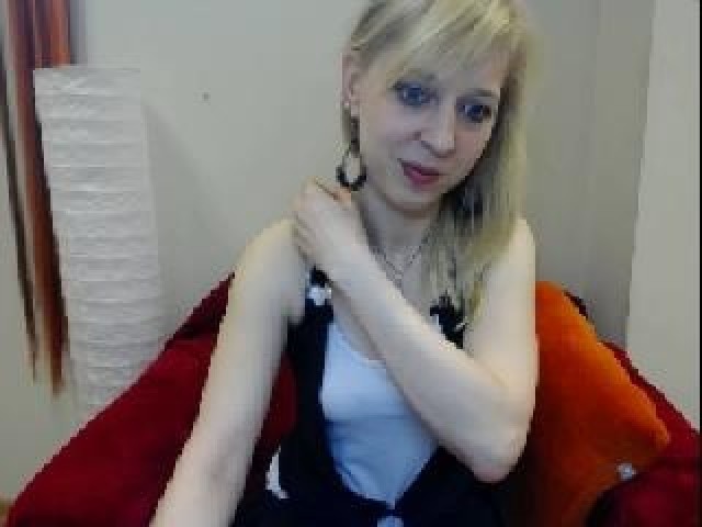 RebeccaRosse Webcam Model Medium Tits Blue Eyes Caucasian Shaved Pussy