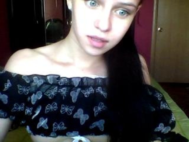 Natka2772 Shaved Pussy Teen Webcam Model Caucasian Female Tits
