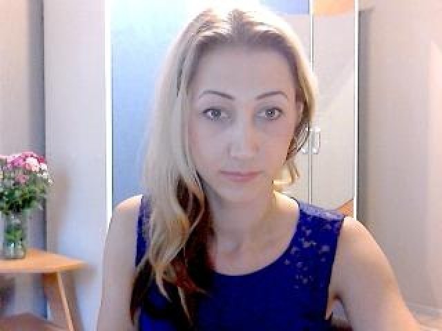 Candy_Viki Pussy Female Straight Webcam Brown Eyes Trimmed Pussy