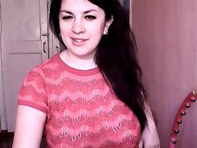 Brionia Female Brown Eyes Webcam Caucasian Straight Brunette Babe