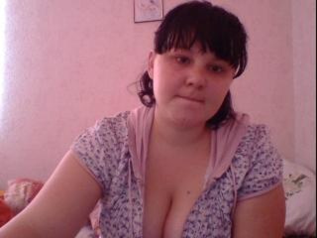 Kiskahry Webcam Brunette Straight Caucasian Brown Eyes Tits Babe