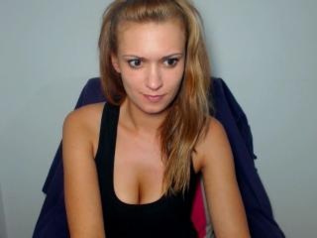 DaisyLovve Shaved Pussy Brown Eyes Female Webcam Webcam Model