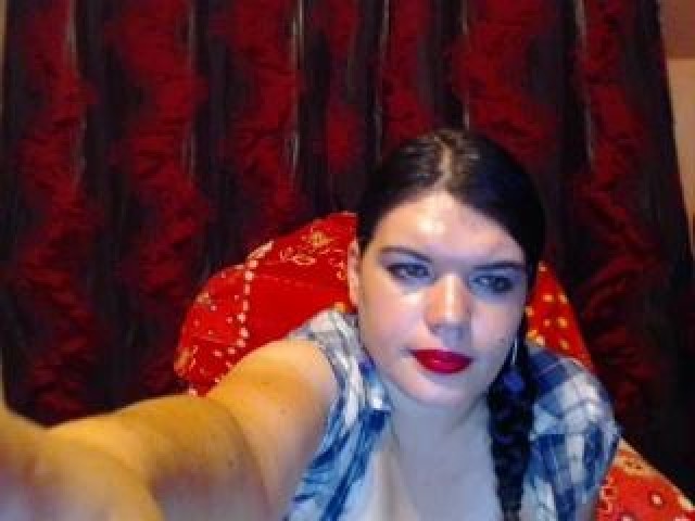 Dayanna Webcam Model Caucasian Straight Brunette Large Tits Female