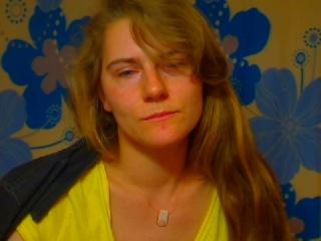 TiffanySweet Webcam Model Female Caucasian Horny Very Horny Blue Eyes