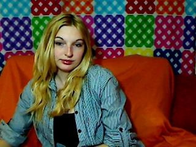 RoxySweet Shaved Pussy Tits Webcam Model Webcam Blue Eyes Straight