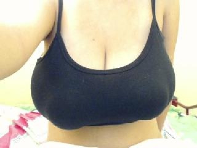 Nahomyhot Latina Straight Brunette Large Tits Teen Webcam Model